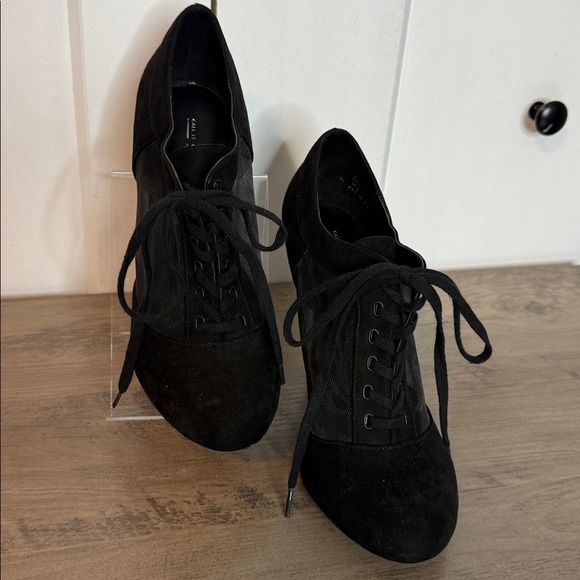 Call It Spring Black Lace-Up  Mesh panel Mary Jane Heels US8/EU 39 - Picture 3 of 6